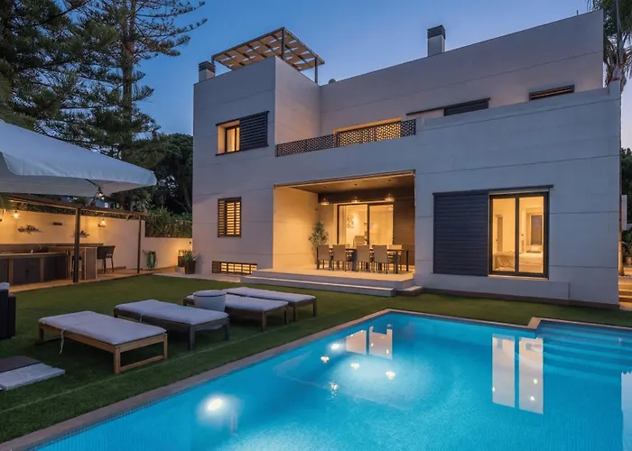 Vacation Marbella I Villa Riviera Del Sol, Private Pool, Jacuzzi, Sauna, Gym, Cinema, Billiard, Walking Distance To The Beach Málaga